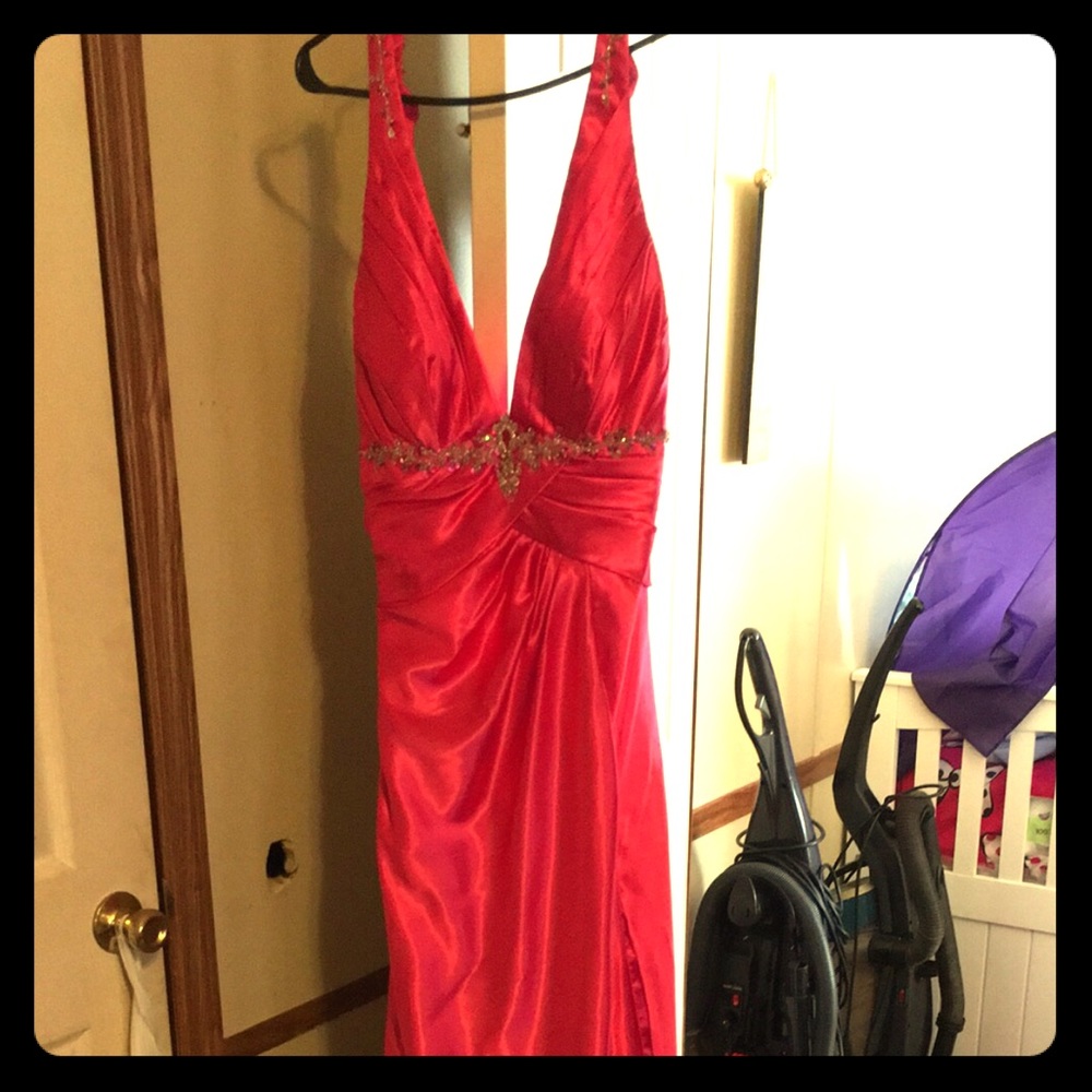Never been worn, still has tag